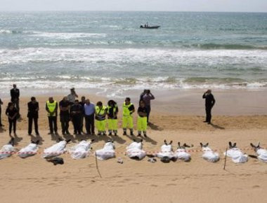 Πέντε παιδιά ανάμεσα στους νεκρούς πρόσφυγες σε ναυάγιο στα ανοιχτά του Κουσάντασι